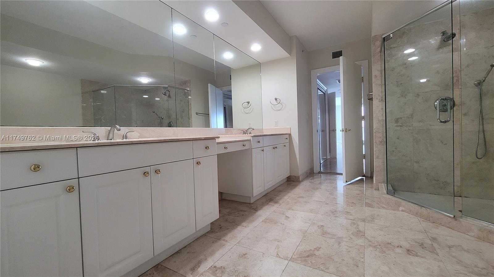 Small Image of 20201 E Country Club Dr, Aventura, FL 33180, USA Number 32