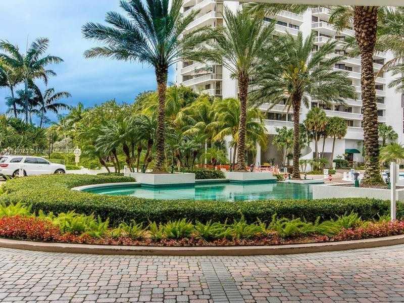 Small Image of 20201 E Country Club Dr, Aventura, FL 33180, USA Number 4