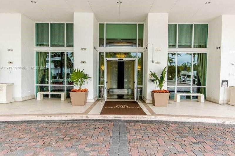 Small Image of 20201 E Country Club Dr, Aventura, FL 33180, USA Number 5