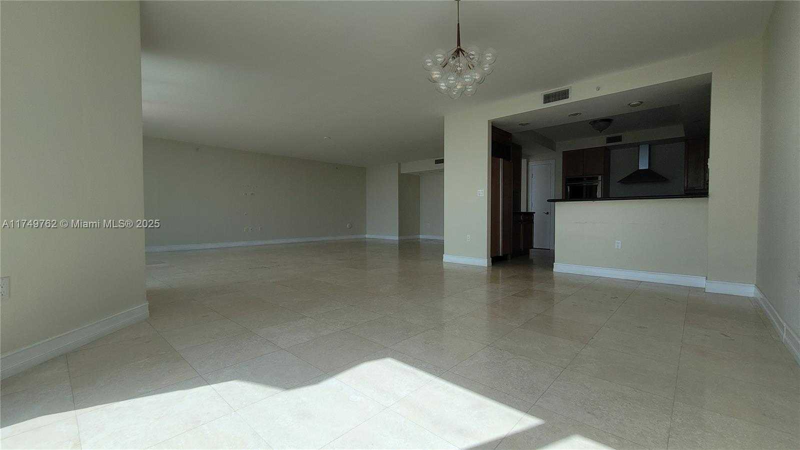 Small Image of 20201 E Country Club Dr, Aventura, FL 33180, USA Number 9