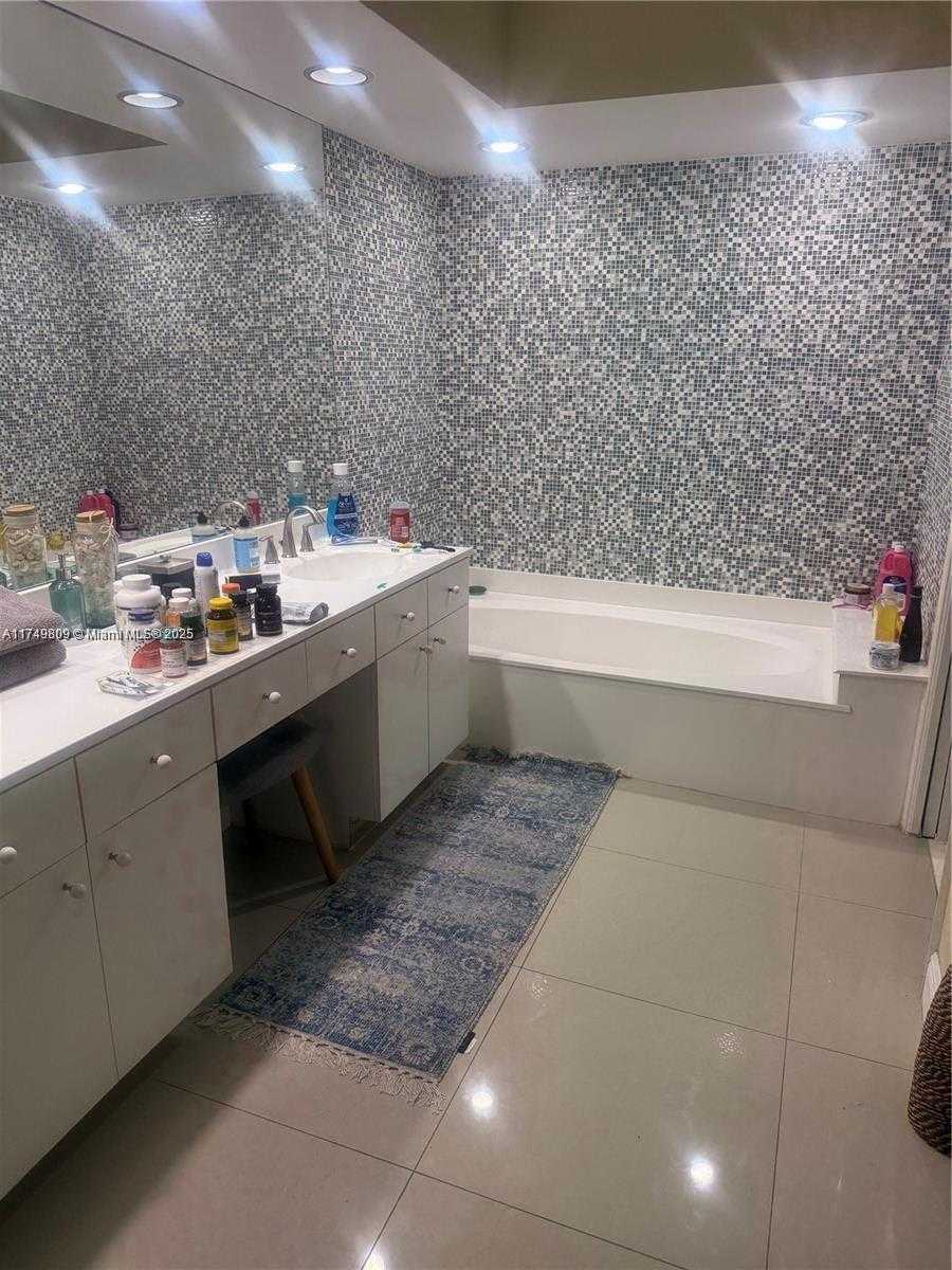 Small Image of 3530 MYSTIC POINTE DR #2303, Aventura Number 11