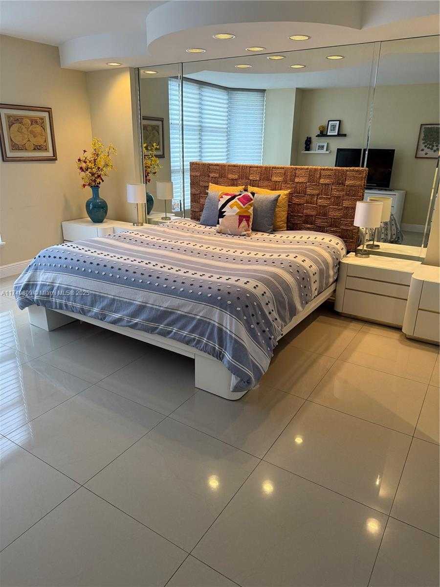 Small Image of 3530 MYSTIC POINTE DR #2303, Aventura Number 15