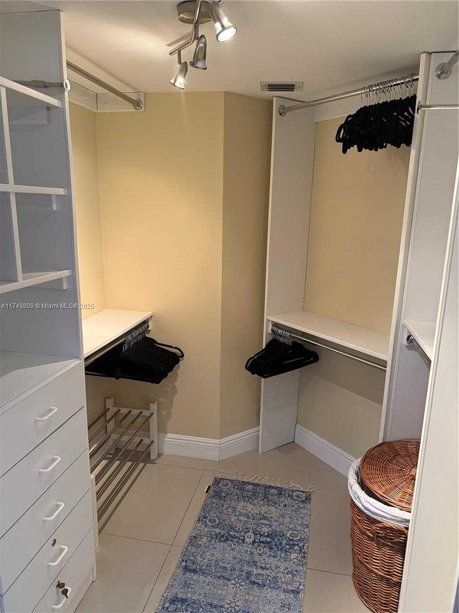 Small Image of 3530 MYSTIC POINTE DR #2303, Aventura Number 22