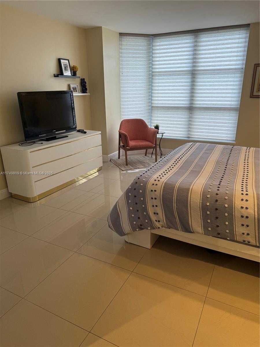 Small Image of 3530 MYSTIC POINTE DR #2303, Aventura Number 24