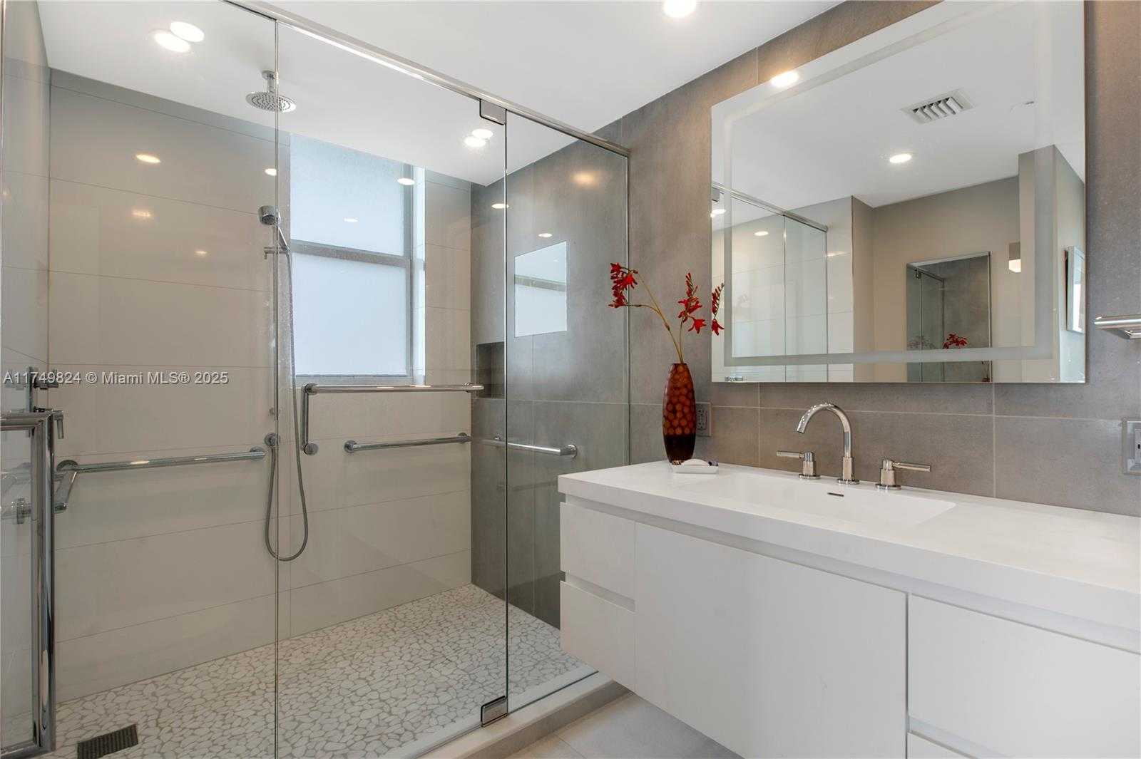 Small Image of 200 OCEAN DR #5D, Miami Beach Number 12