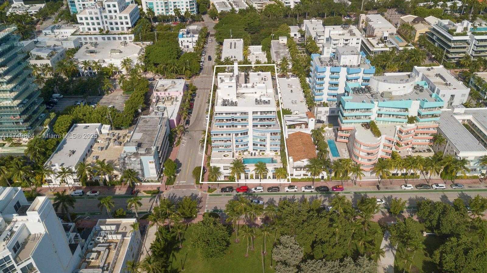 Small Image of 200 OCEAN DR #5D, Miami Beach Number 3