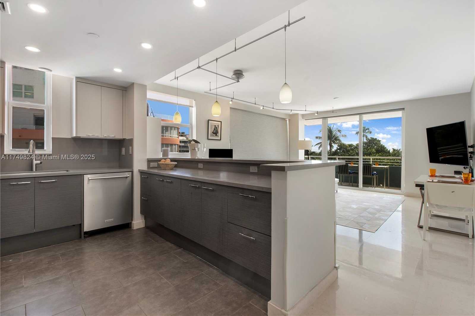 Small Image of 200 OCEAN DR #5D, Miami Beach Number 7