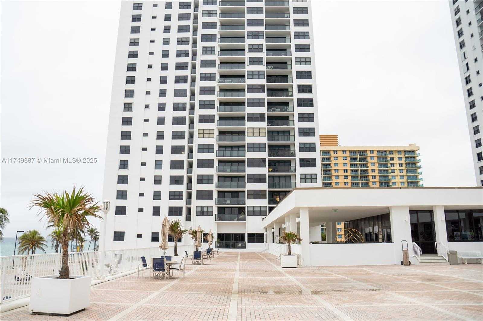Small Image of 2101 SOUTH OCEAN DR #205, Hollywood Number 2