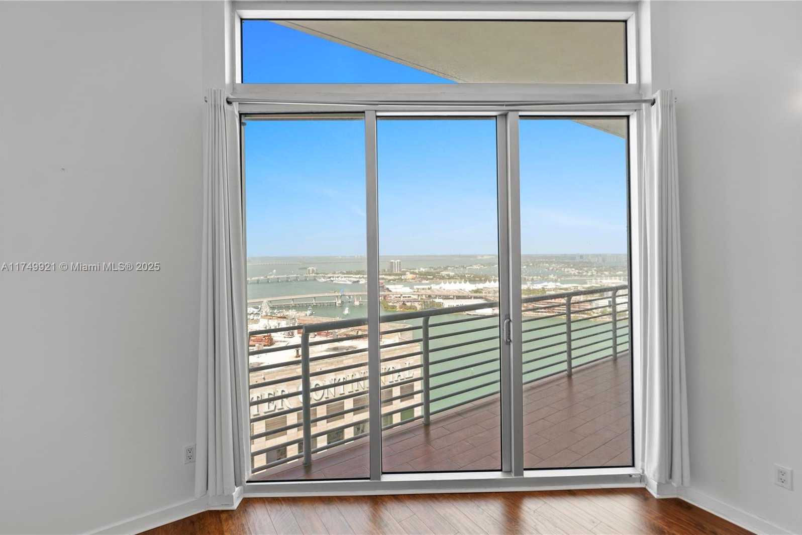 Small Image of 335 SOUTH BISCAYNE BLVD #UPH02, Miami Number 10