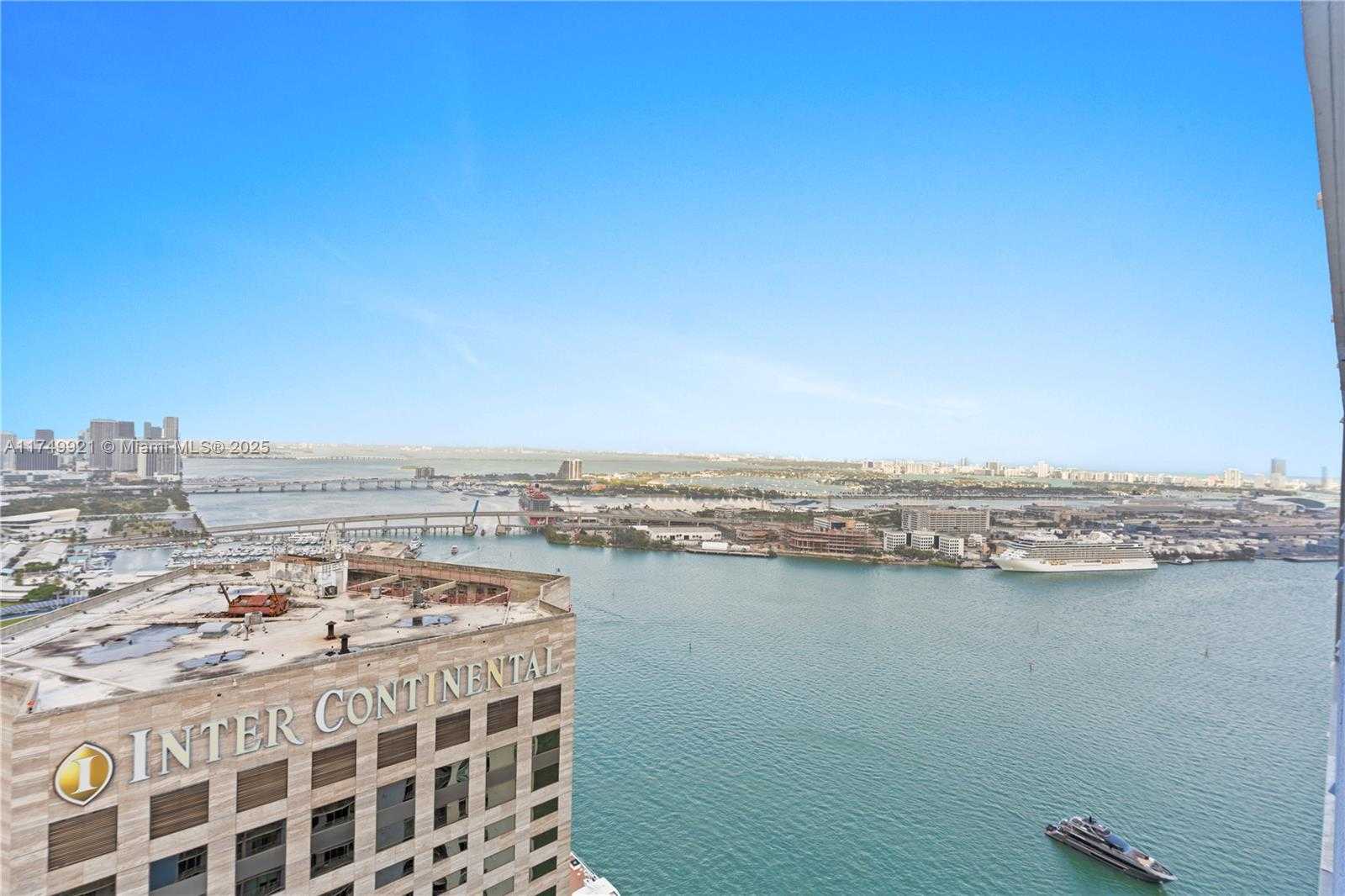 Small Image of 335 SOUTH BISCAYNE BLVD #UPH02, Miami Number 13