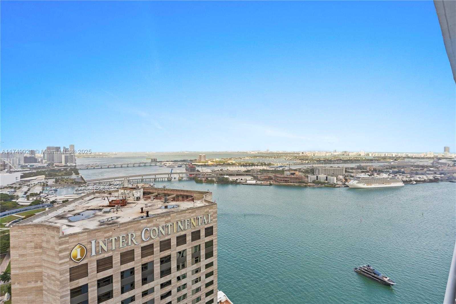 Small Image of 335 SOUTH BISCAYNE BLVD #UPH02, Miami Number 14