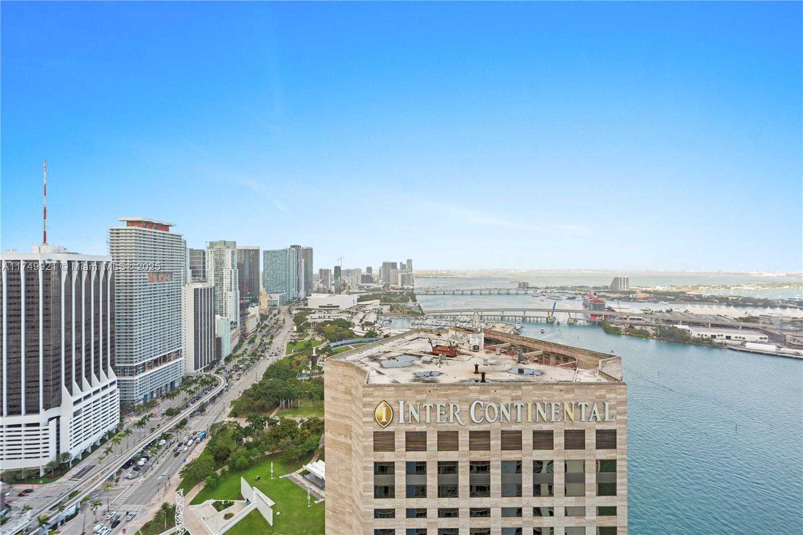Small Image of 335 SOUTH BISCAYNE BLVD #UPH02, Miami Number 15