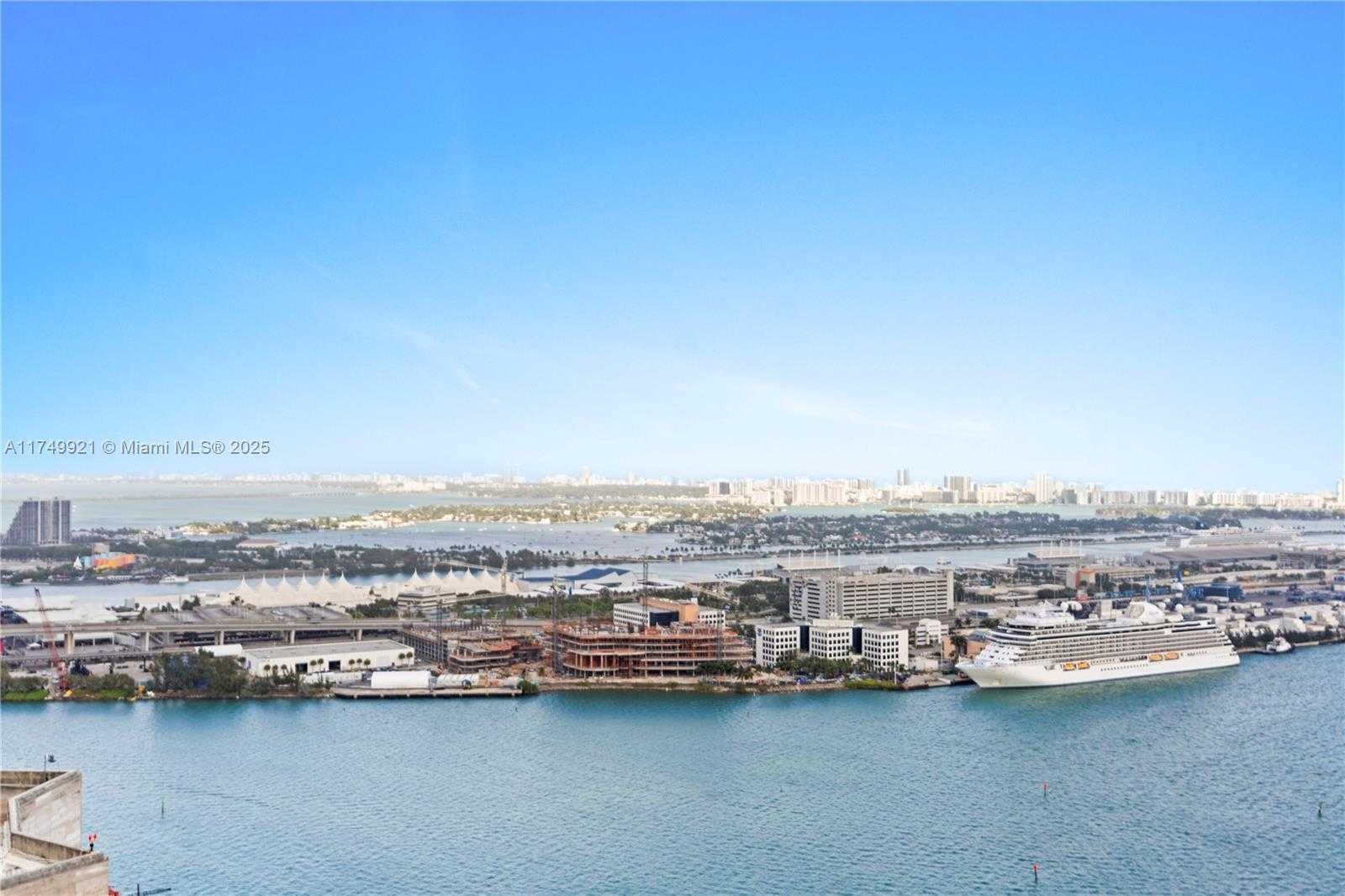 Small Image of 335 SOUTH BISCAYNE BLVD #UPH02, Miami Number 16
