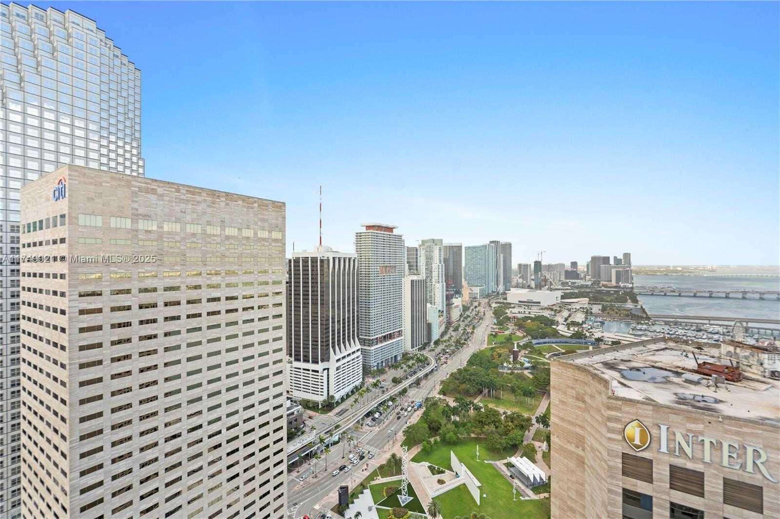 Small Image of 335 SOUTH BISCAYNE BLVD #UPH02, Miami Number 17