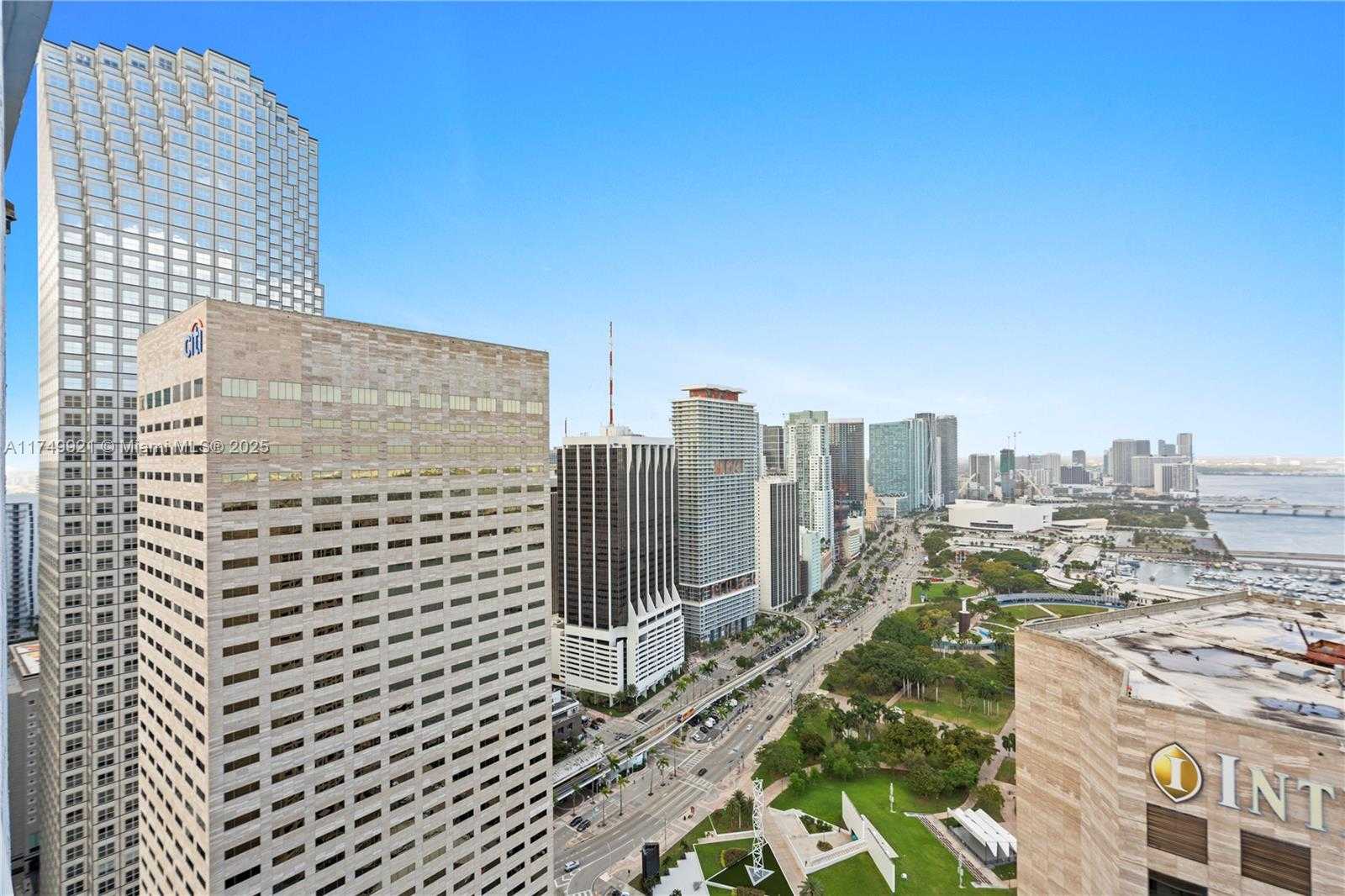 Small Image of 335 SOUTH BISCAYNE BLVD #UPH02, Miami Number 18