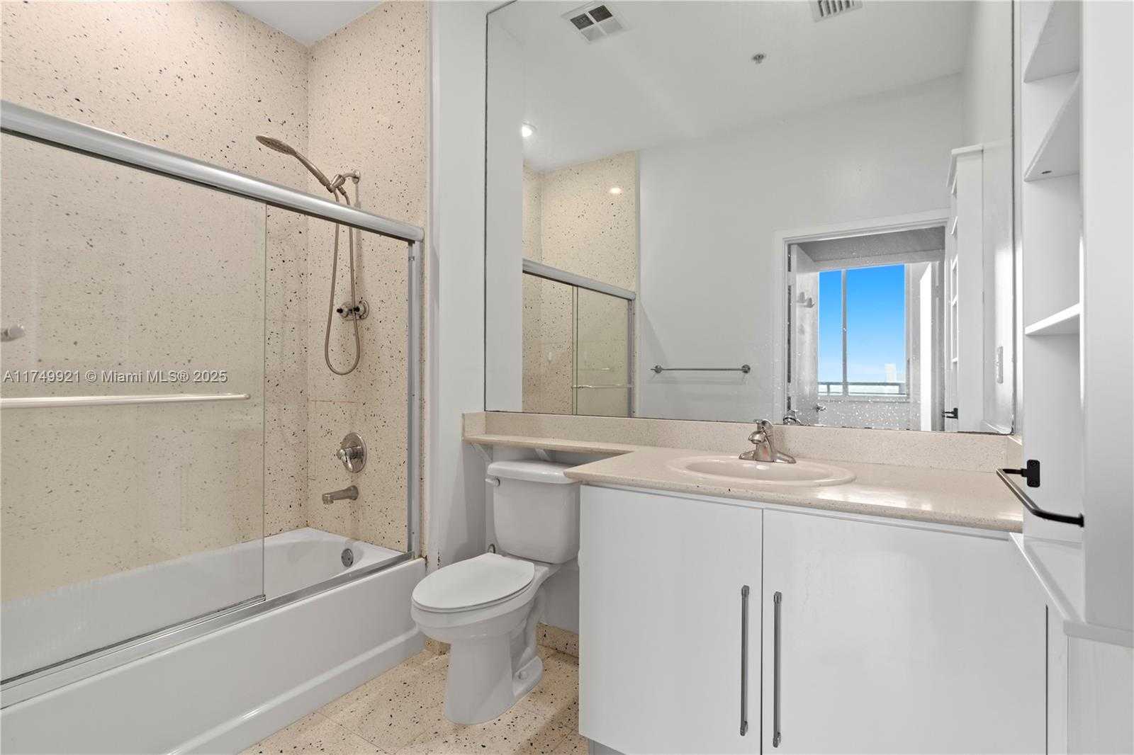 Small Image of 335 SOUTH BISCAYNE BLVD #UPH02, Miami Number 28