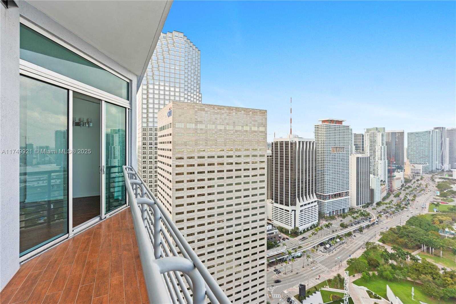 Small Image of 335 SOUTH BISCAYNE BLVD #UPH02, Miami Number 3