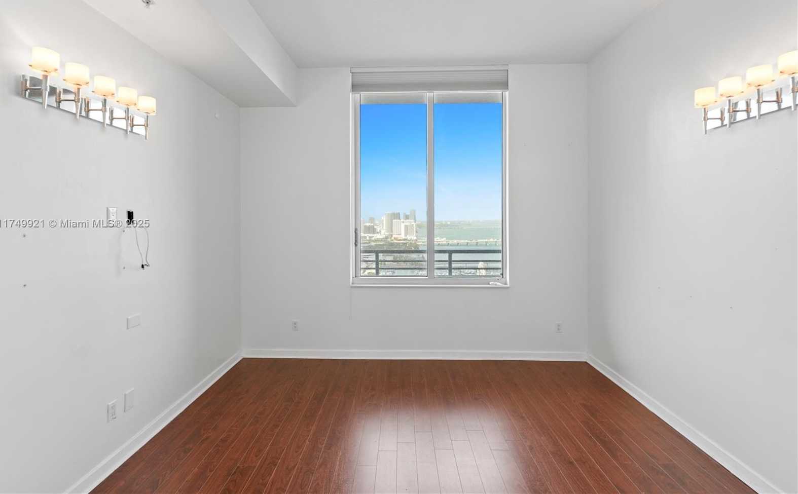 Small Image of 335 SOUTH BISCAYNE BLVD #UPH02, Miami Number 30