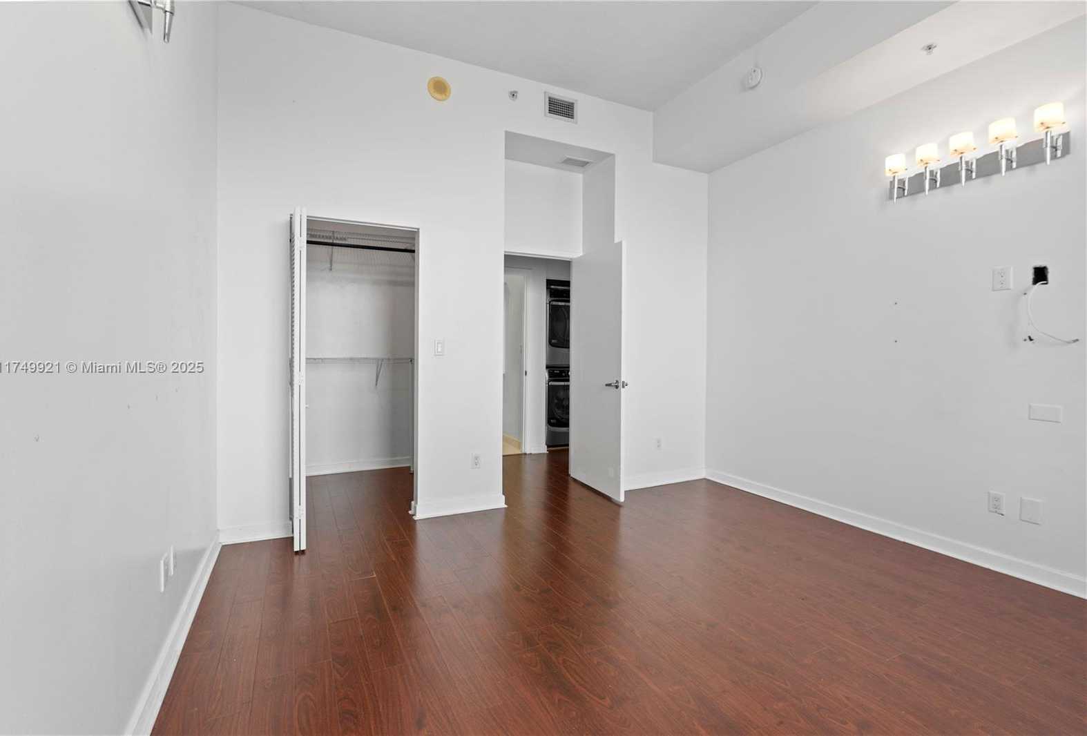 Small Image of 335 SOUTH BISCAYNE BLVD #UPH02, Miami Number 33