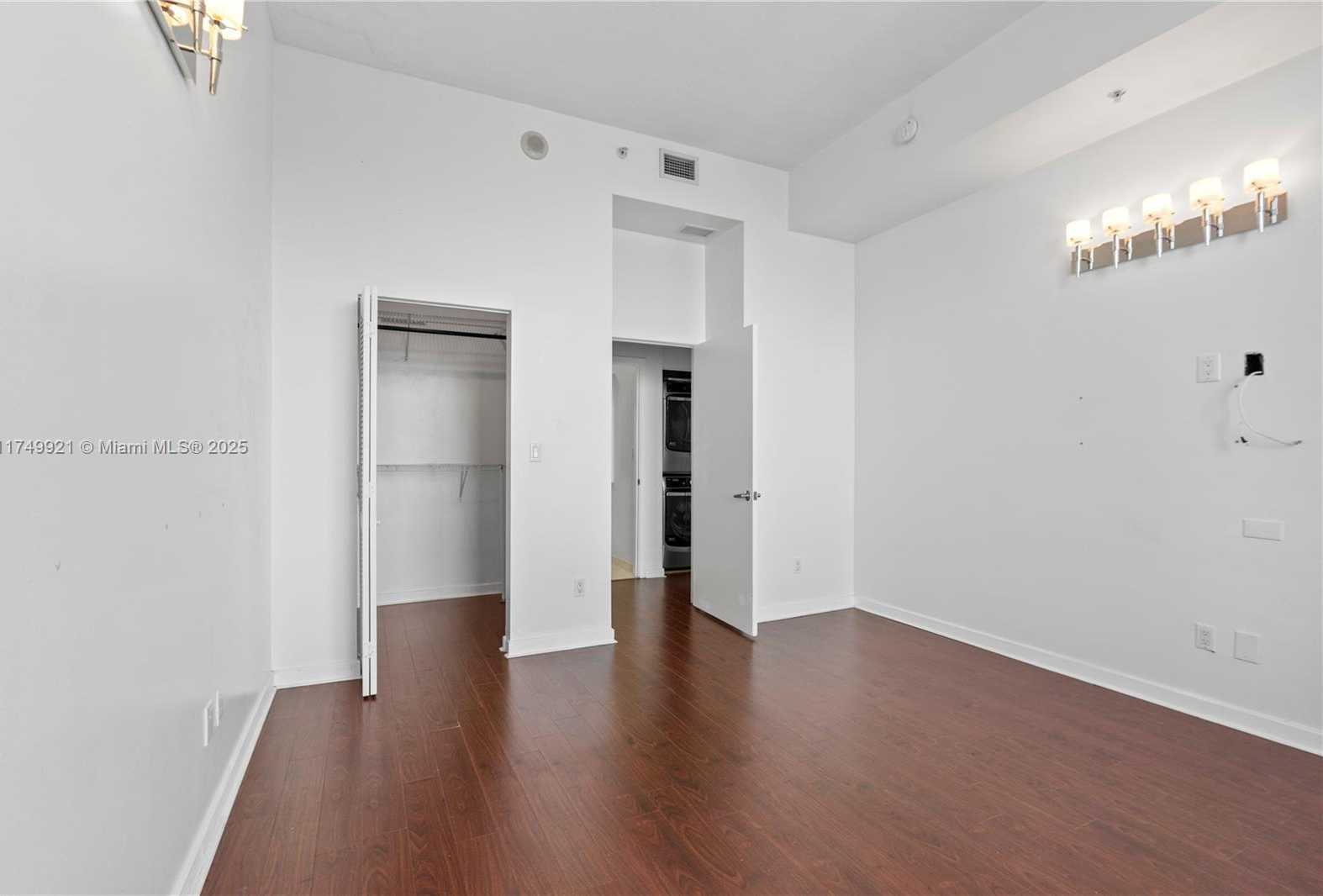 Small Image of 335 SOUTH BISCAYNE BLVD #UPH02, Miami Number 34