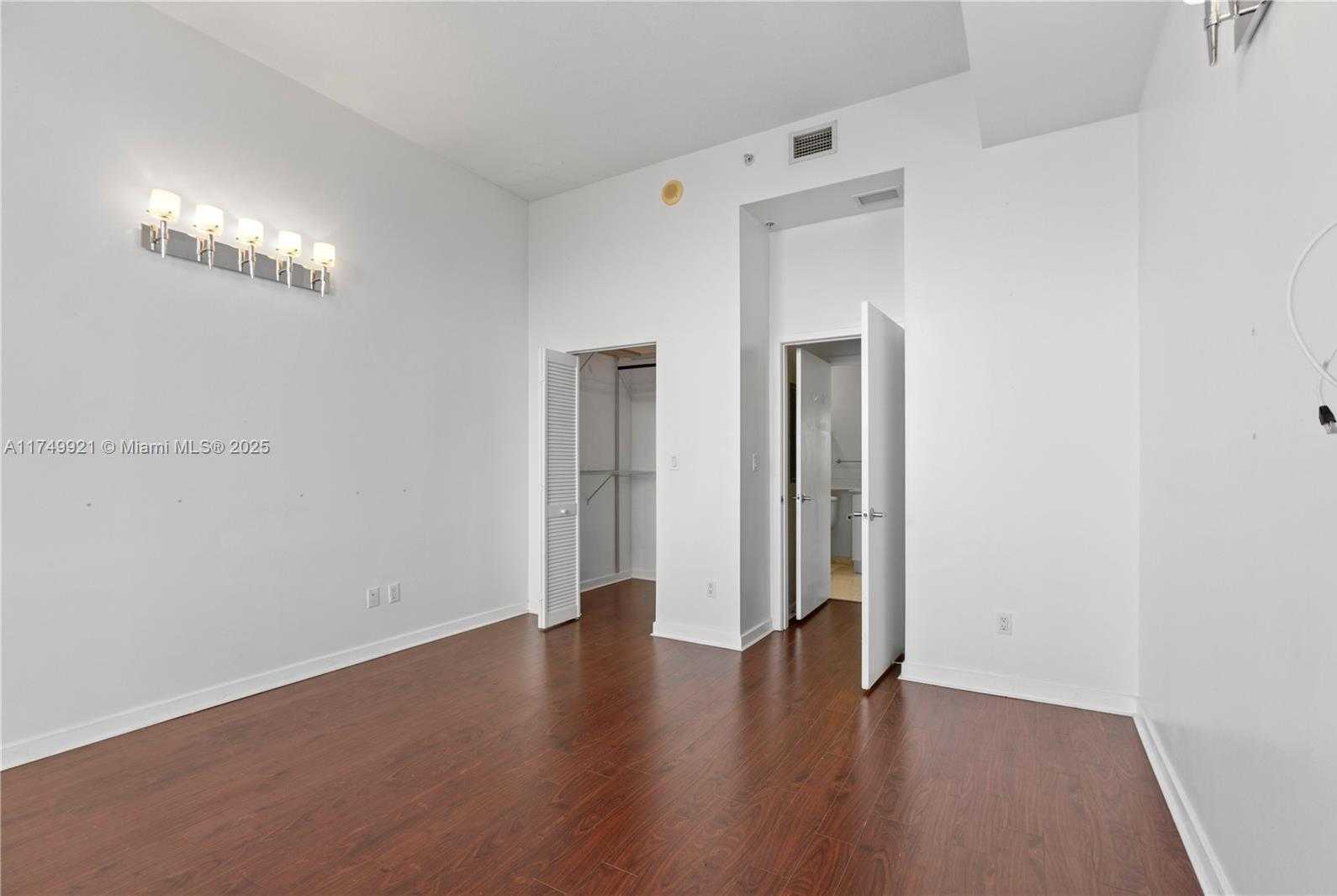 Small Image of 335 SOUTH BISCAYNE BLVD #UPH02, Miami Number 35