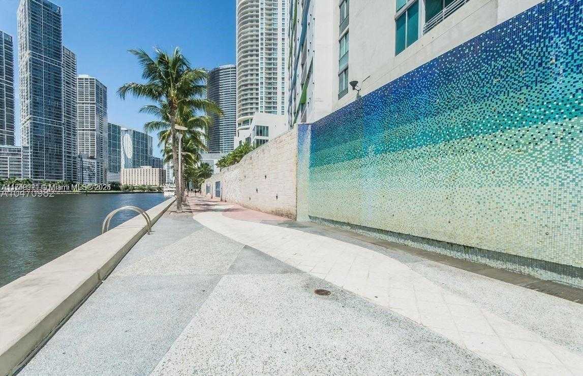 Small Image of 335 SOUTH BISCAYNE BLVD #UPH02, Miami Number 37