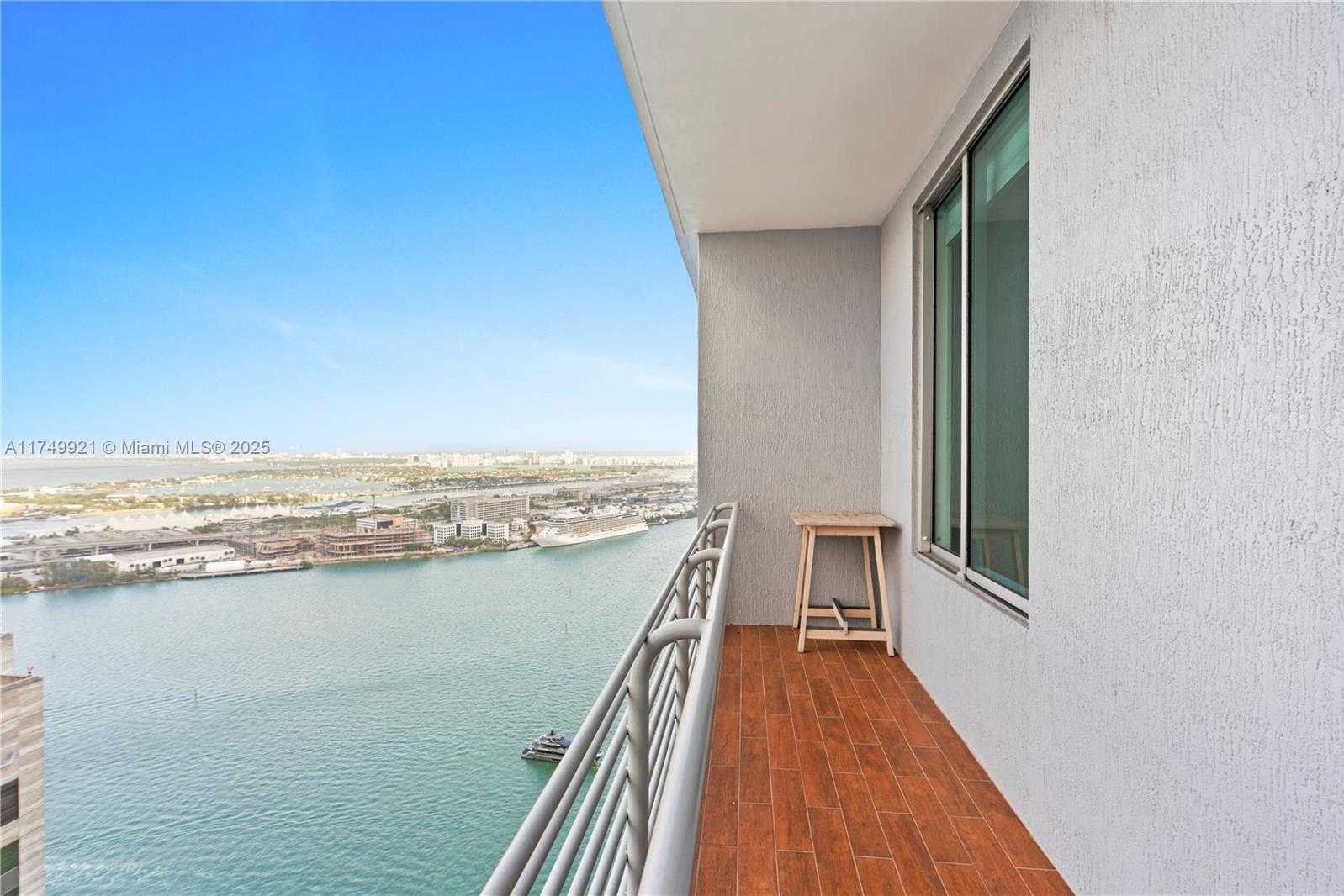 Small Image of 335 SOUTH BISCAYNE BLVD #UPH02, Miami Number 6