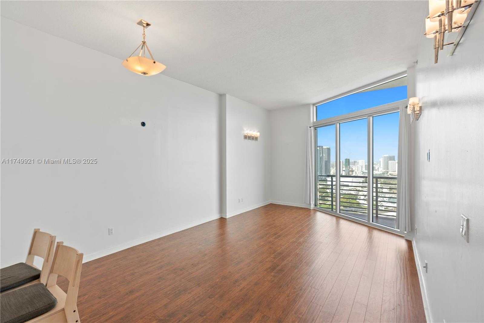 Small Image of 335 SOUTH BISCAYNE BLVD #UPH02, Miami Number 7