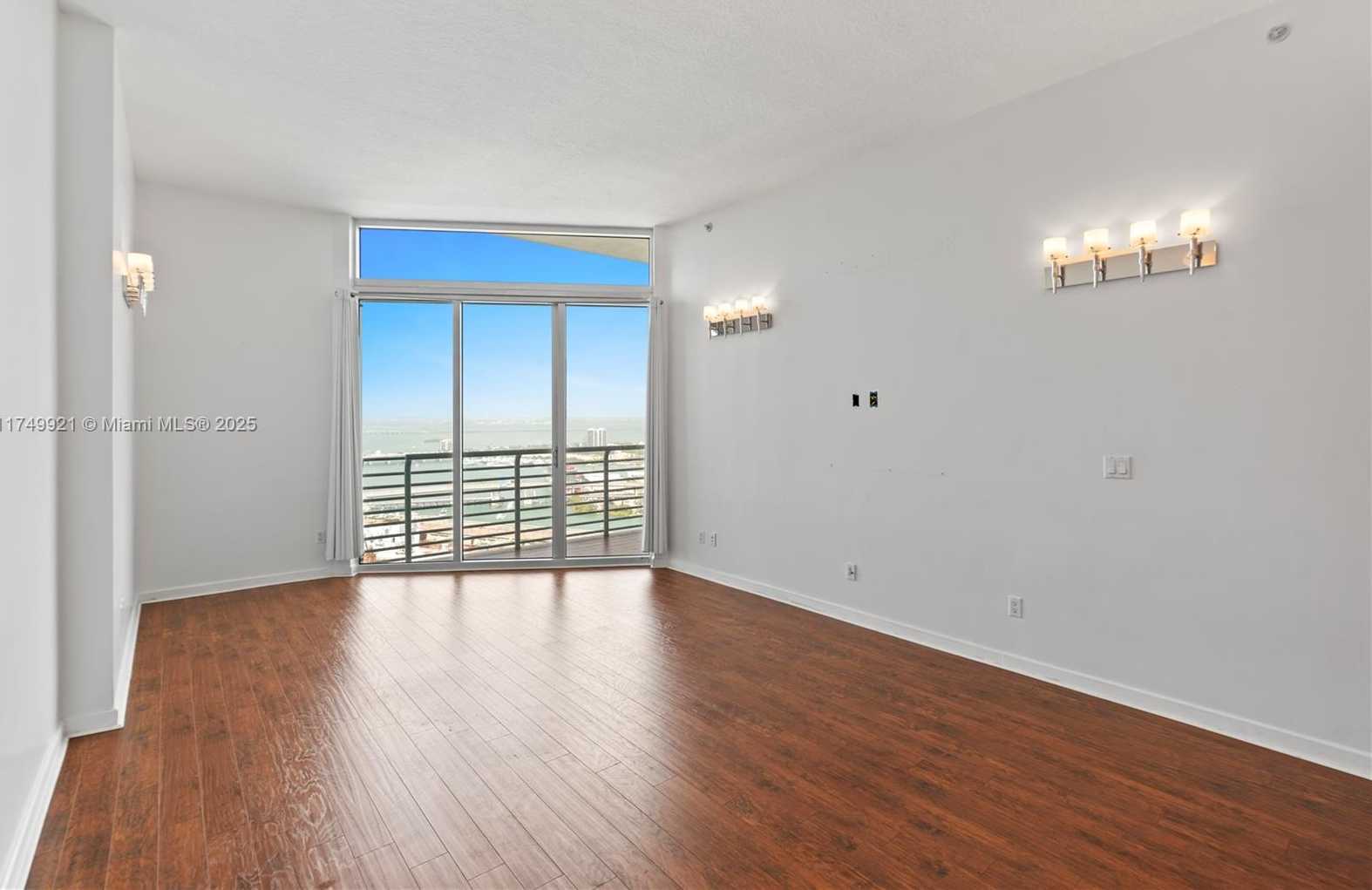 Small Image of 335 SOUTH BISCAYNE BLVD #UPH02, Miami Number 8