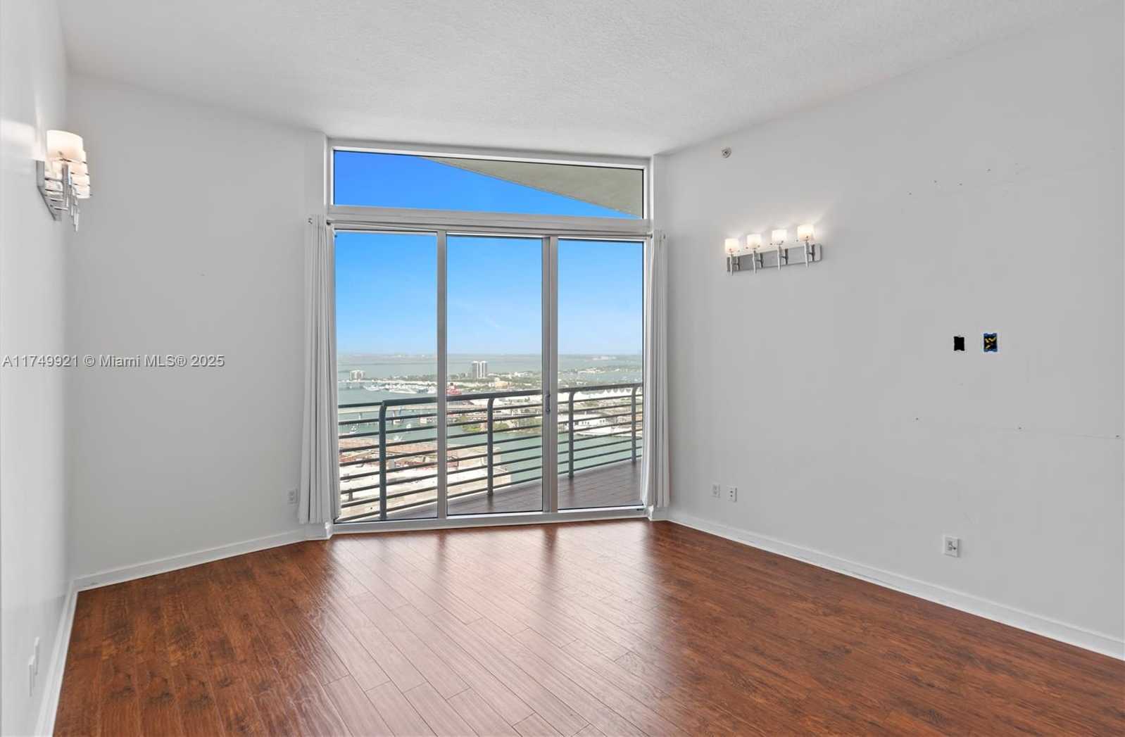 Small Image of 335 SOUTH BISCAYNE BLVD #UPH02, Miami Number 9