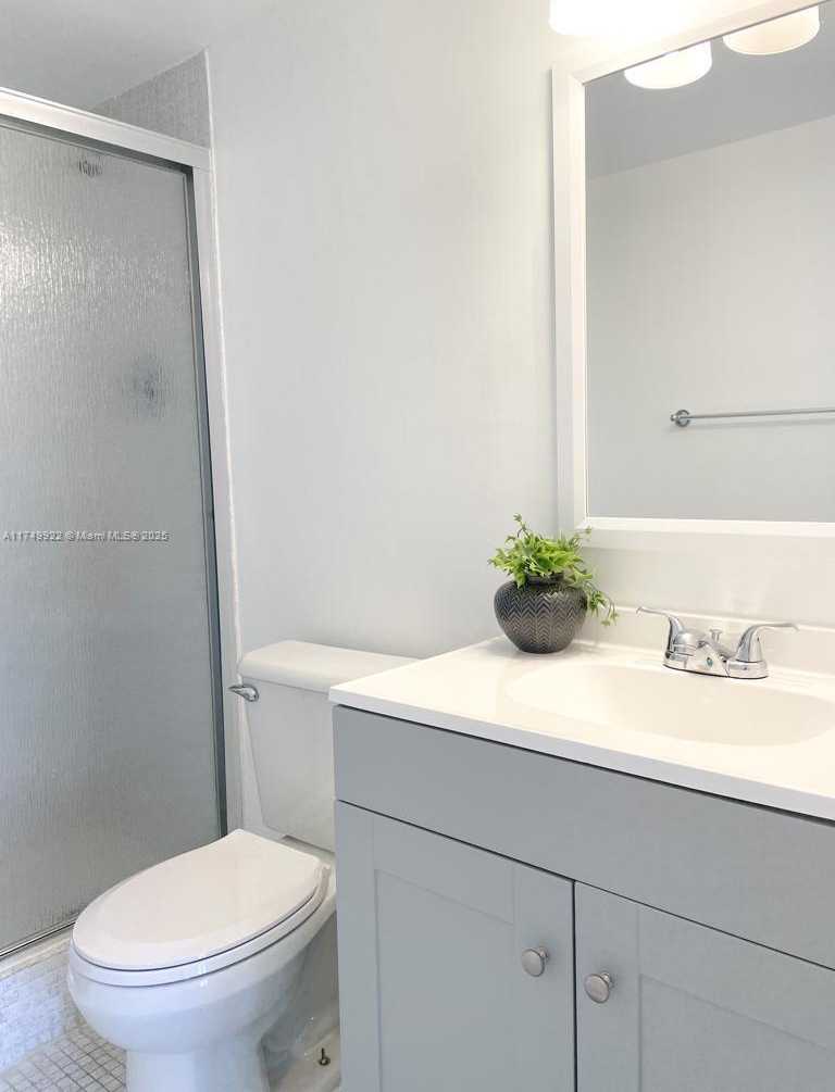 Small Image of 16919 NORTH BAY RD #706, Sunny Isles Beach Number 10