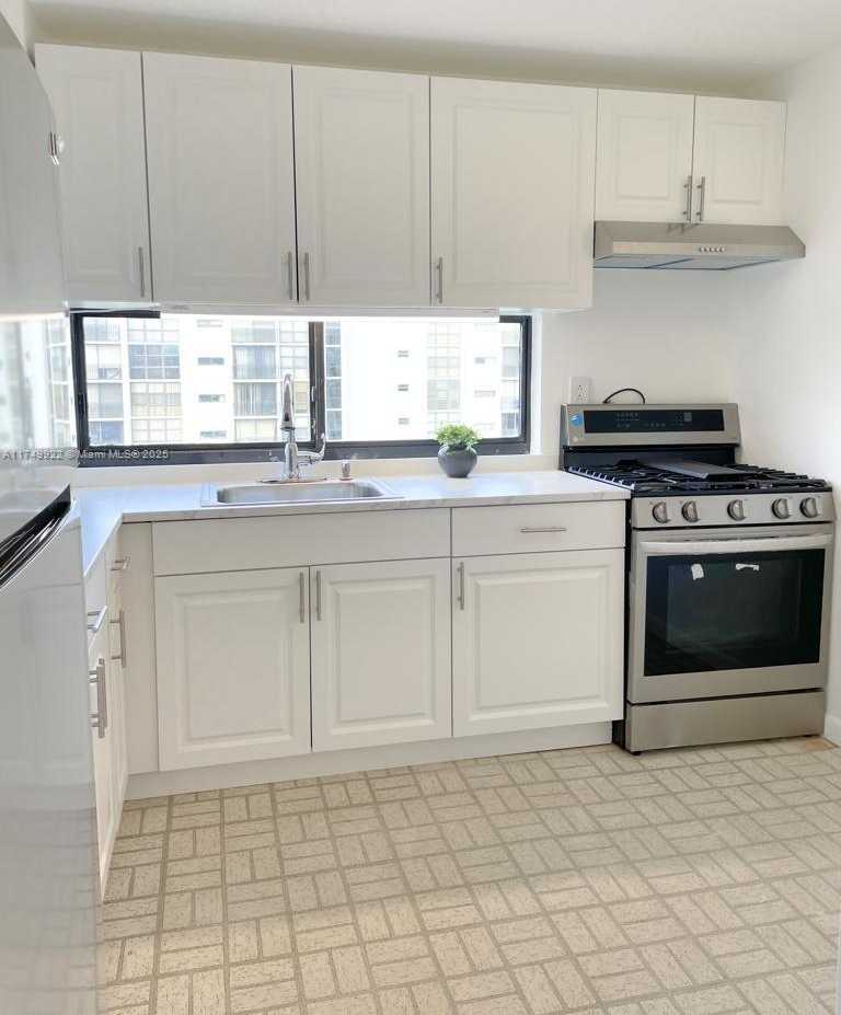 Small Image of 16919 NORTH BAY RD #706, Sunny Isles Beach Number 12