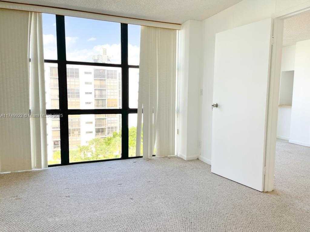 Small Image of 16919 NORTH BAY RD #706, Sunny Isles Beach Number 15