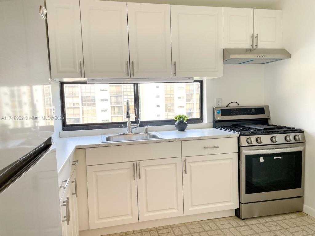 Small Image of 16919 NORTH BAY RD #706, Sunny Isles Beach Number 16
