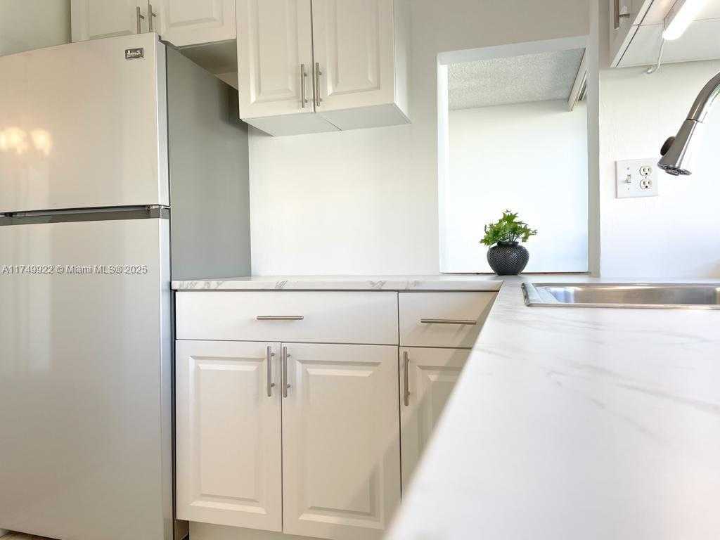 Small Image of 16919 NORTH BAY RD #706, Sunny Isles Beach Number 19