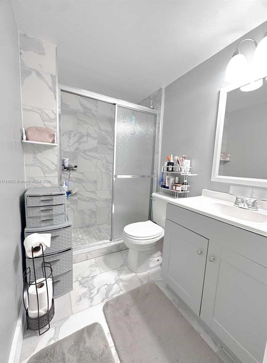 Small Image of 16919 NORTH BAY RD #706, Sunny Isles Beach Number 21