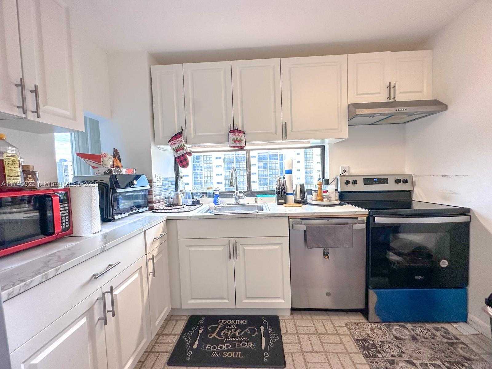 Small Image of 16919 NORTH BAY RD #706, Sunny Isles Beach Number 24