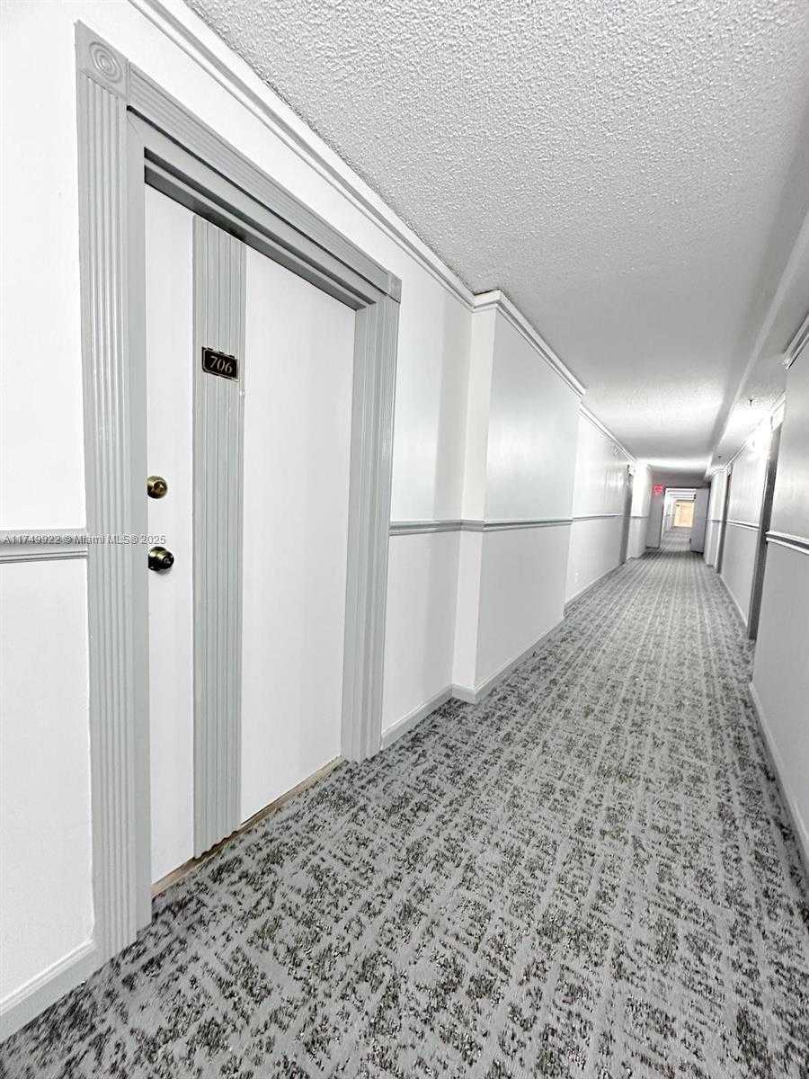 Small Image of 16919 NORTH BAY RD #706, Sunny Isles Beach Number 27