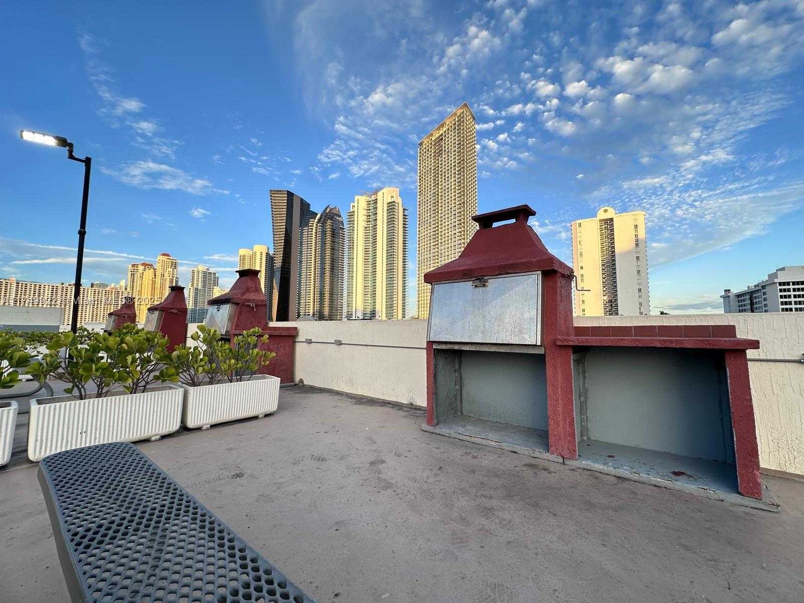 Small Image of 16919 NORTH BAY RD #706, Sunny Isles Beach Number 35