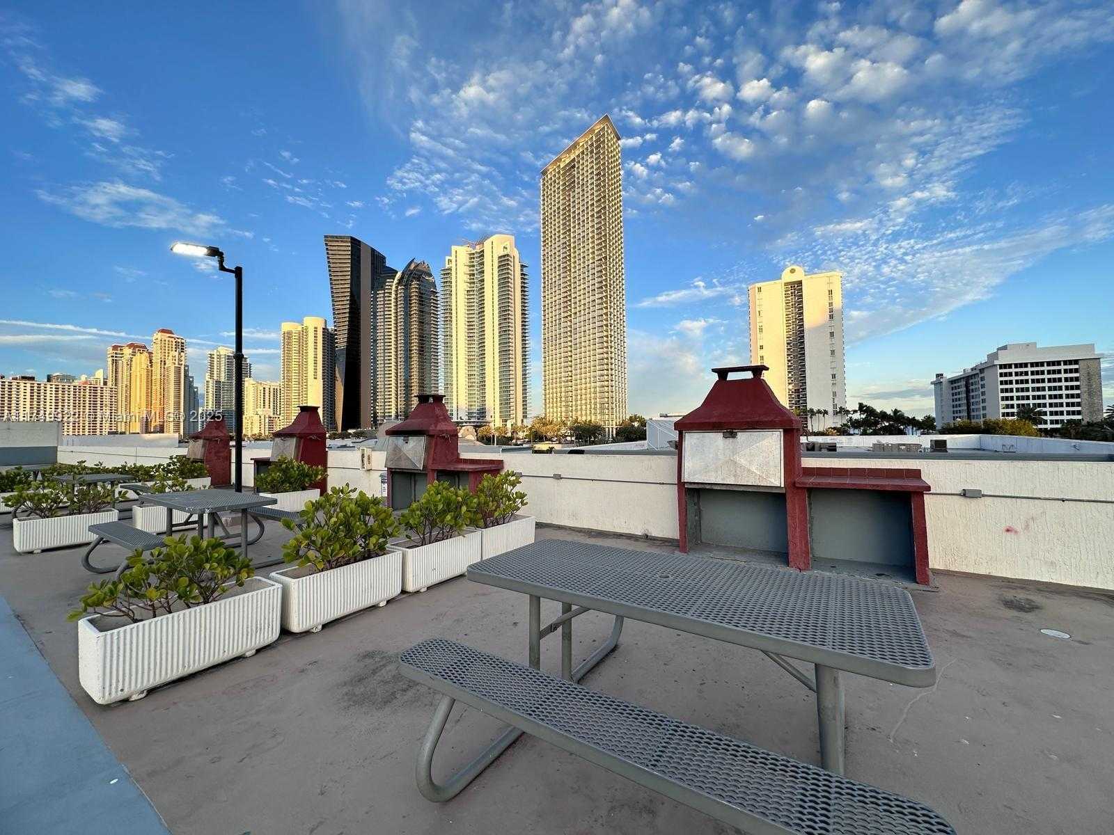 Small Image of 16919 NORTH BAY RD #706, Sunny Isles Beach Number 37