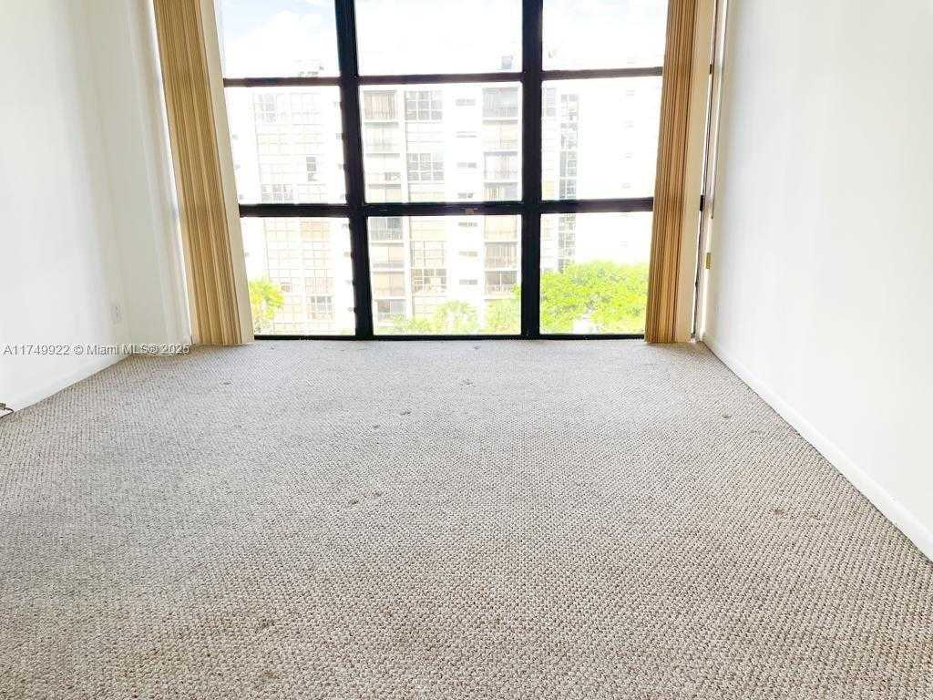 Small Image of 16919 NORTH BAY RD #706, Sunny Isles Beach Number 6
