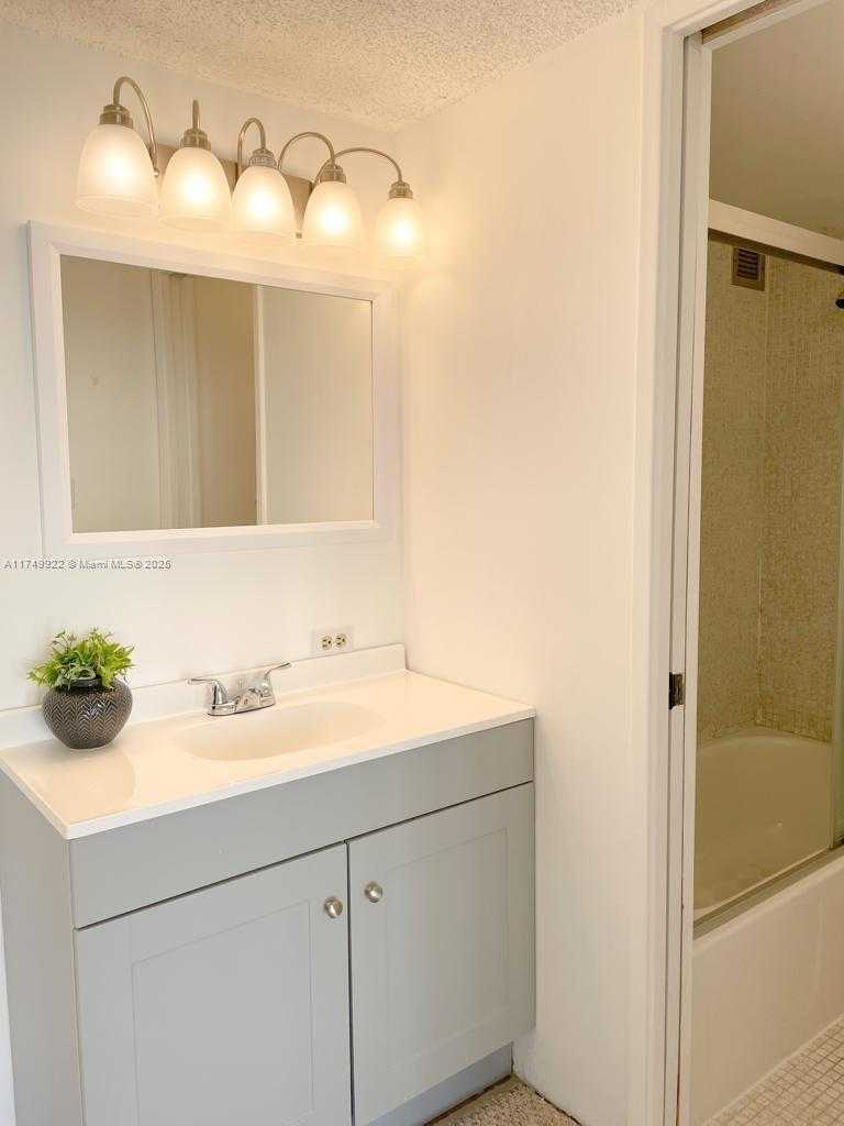 Small Image of 16919 NORTH BAY RD #706, Sunny Isles Beach Number 7
