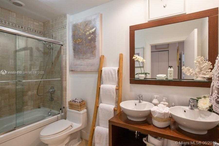Small Image of 2301 COLLINS AVE #PH18, Miami Beach Number 11