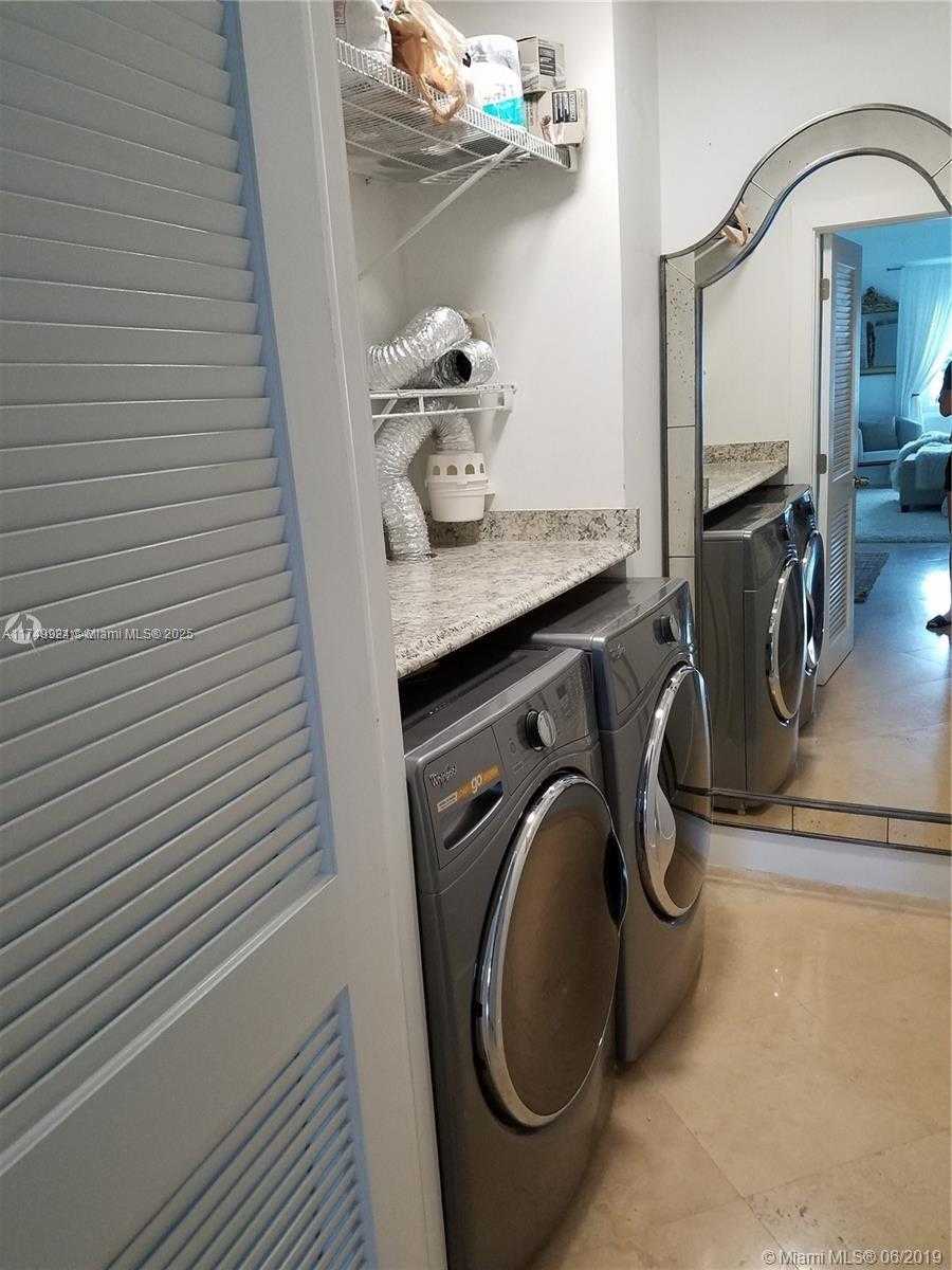 Small Image of 2301 COLLINS AVE #PH18, Miami Beach Number 15