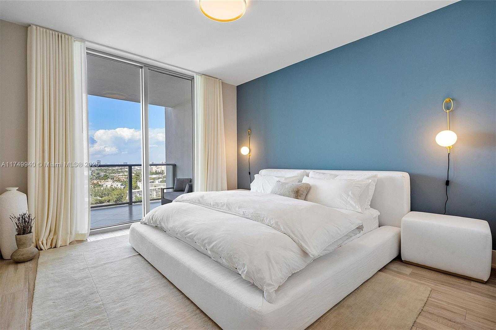 Small Image of 17301 BISCAYNE BLVD #2108, North Miami Beach Number 10