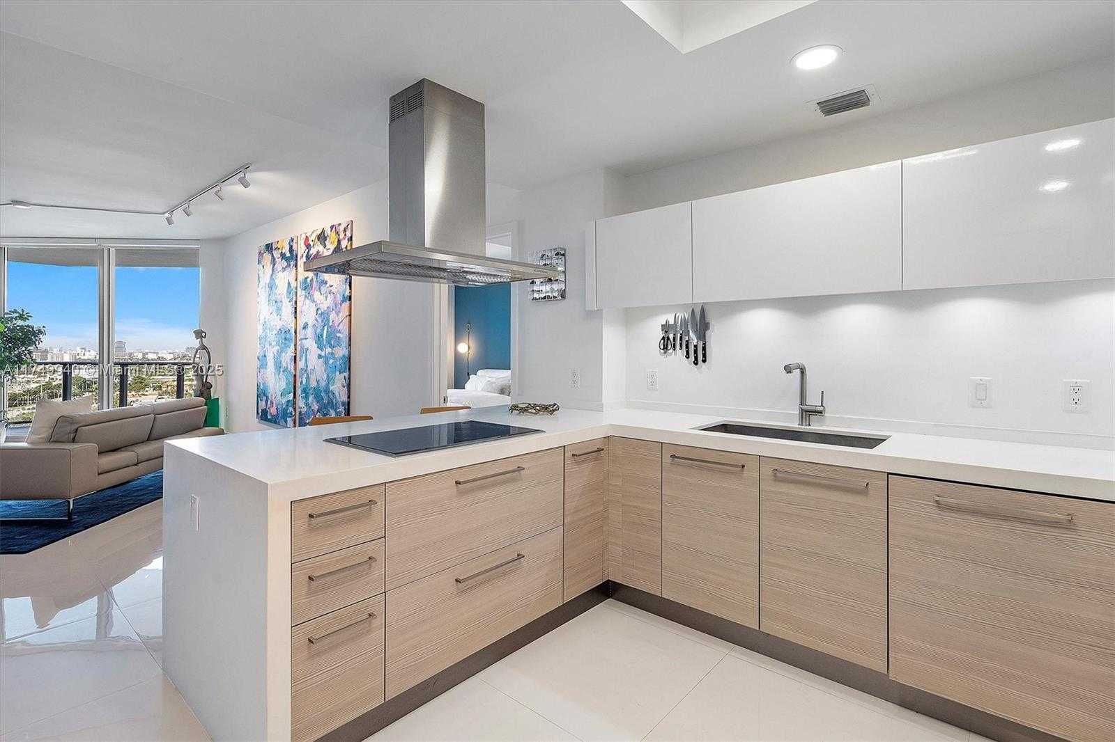 Small Image of 17301 BISCAYNE BLVD #2108, North Miami Beach Number 8