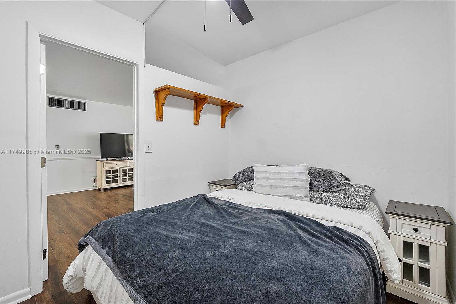 Small Image of 5005 COLLINS AVE #222, Miami Beach Number 13