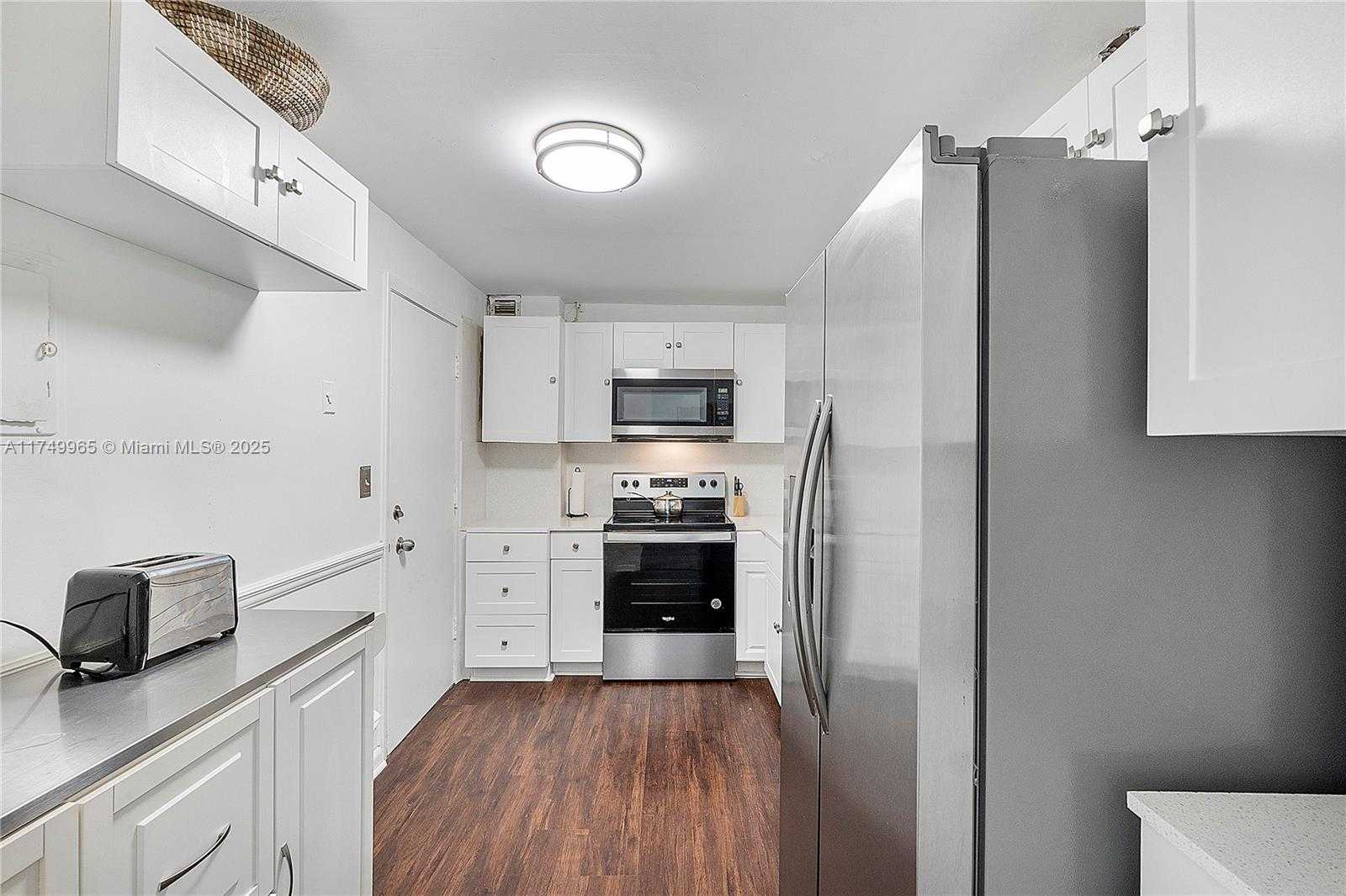 Small Image of 5005 COLLINS AVE #222, Miami Beach Number 4