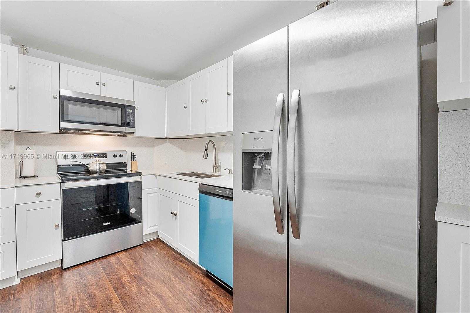 Small Image of 5005 COLLINS AVE #222, Miami Beach Number 7