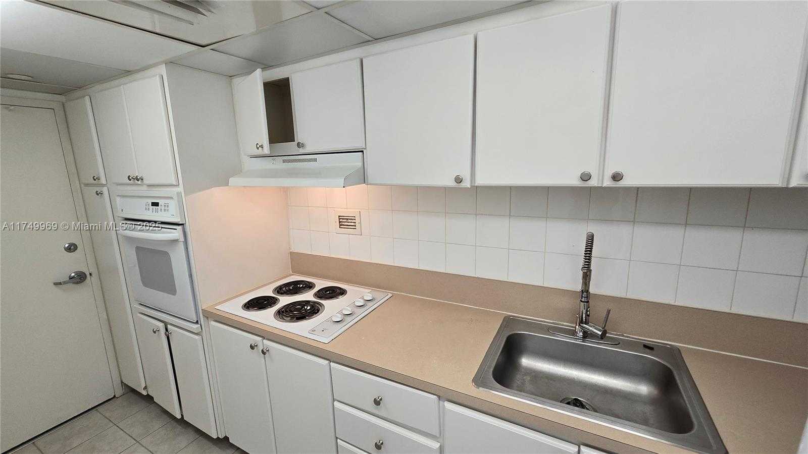 Small Image of 1000 WEST AVE #1101, Miami Beach Number 4